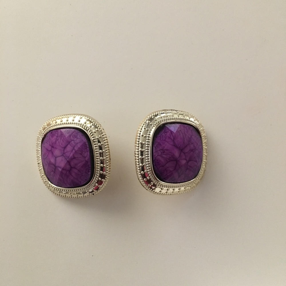 Never worn oval purple gold earrings 1.25 length